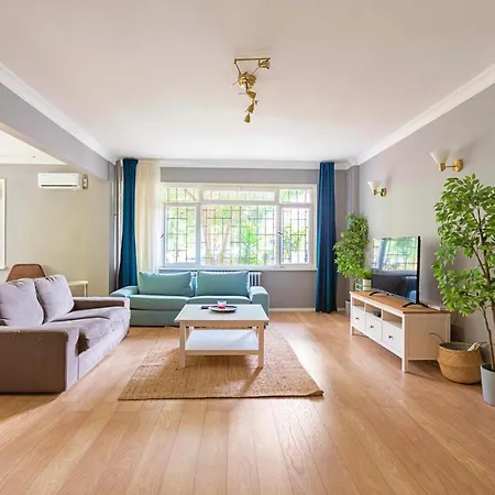 Апартаменты Outstanding Flat With Stylish Interior And Excellent Location Close To Shopping Malls In Sisli Стамбул